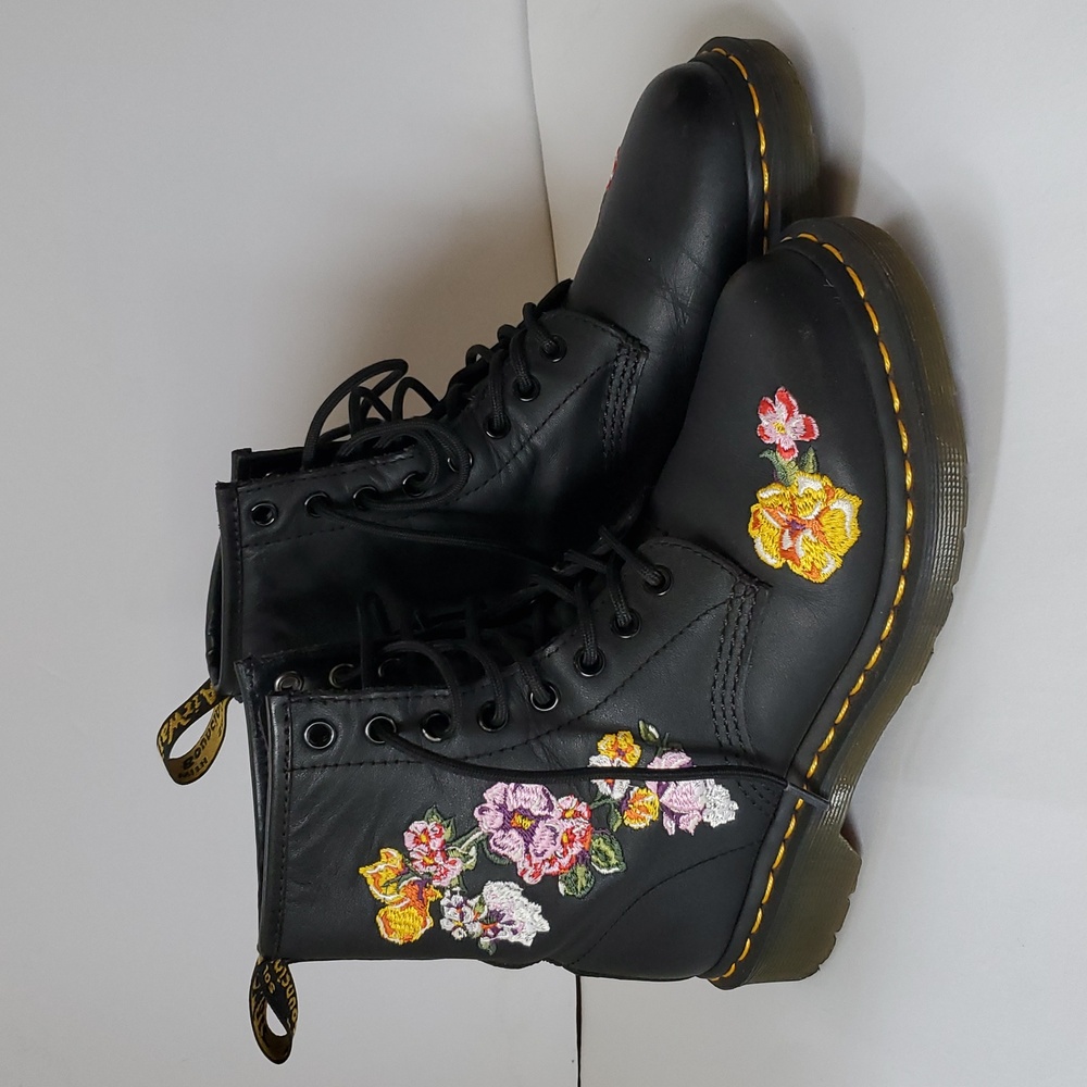 Dr. Martens - Pastel Floral Embroidered Leather Boots | Vonda II